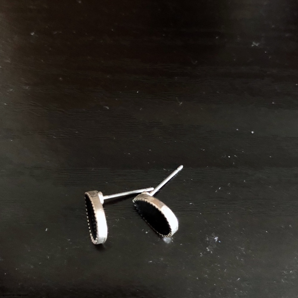 NWOT Francesca’s black & silver teardrop earrings